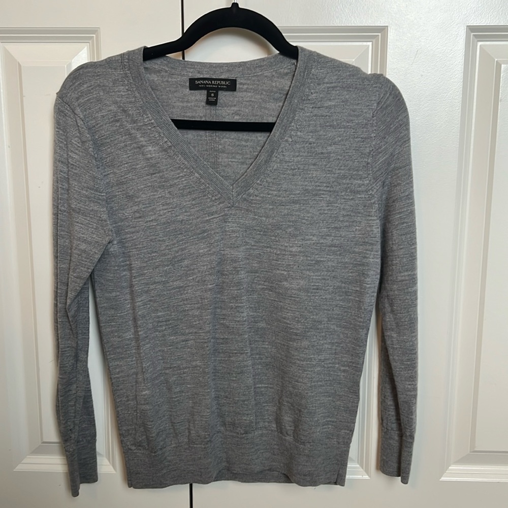 Banana Republic Gray 100% Merino Wool Sweater Size Small Like New